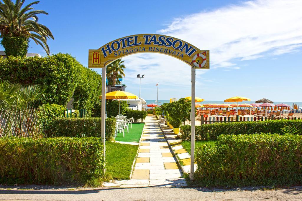 Hotel Tassoni Alba Adriatica Esterno foto