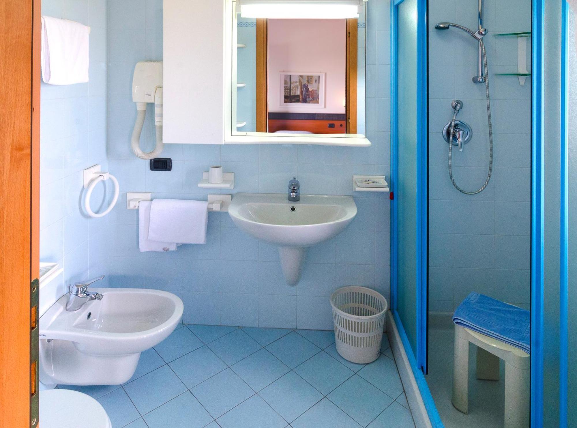 Hotel Tassoni Alba Adriatica Esterno foto