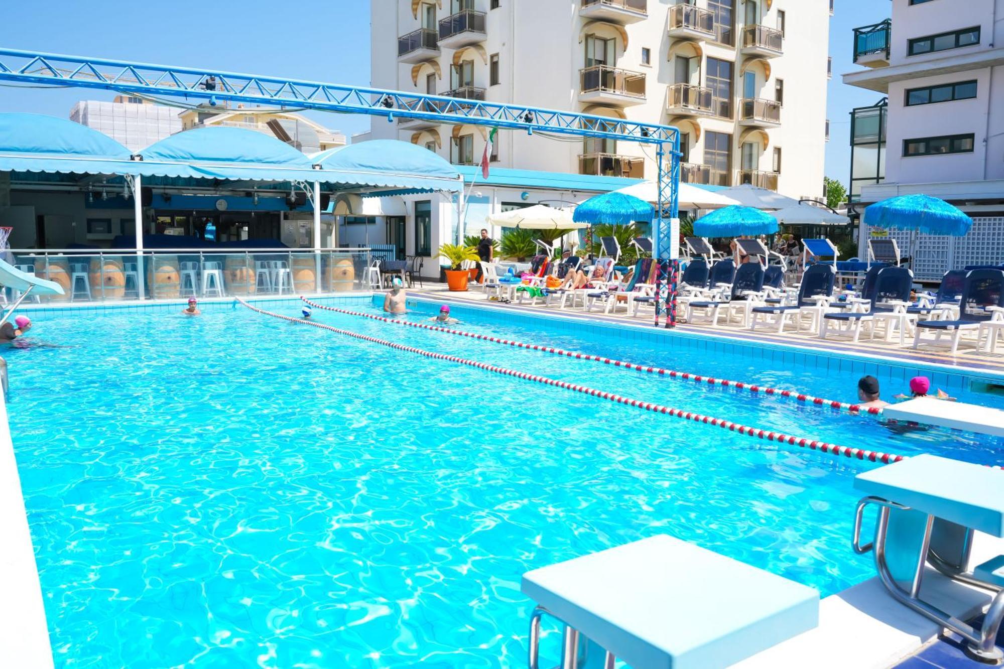 Hotel Tassoni Alba Adriatica Esterno foto