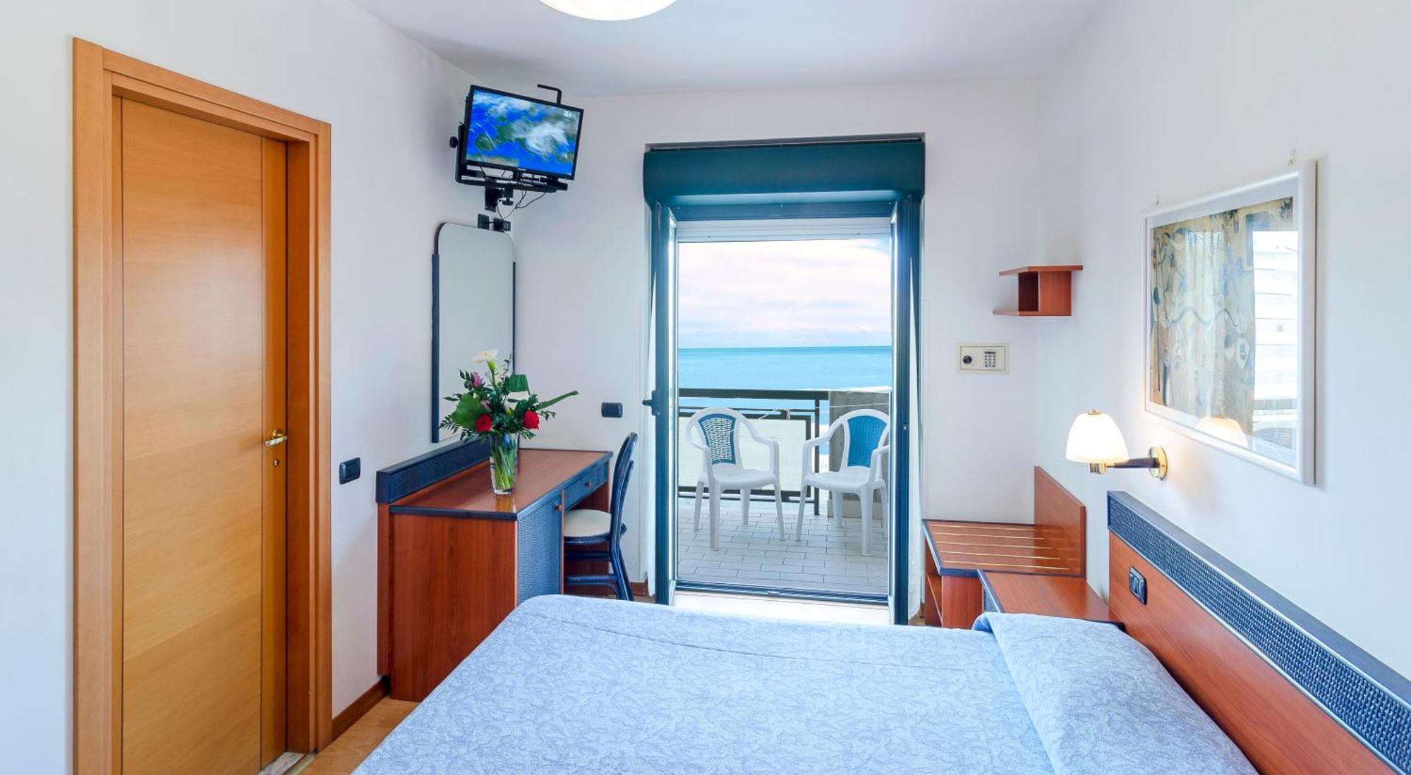 Hotel Tassoni Alba Adriatica Esterno foto